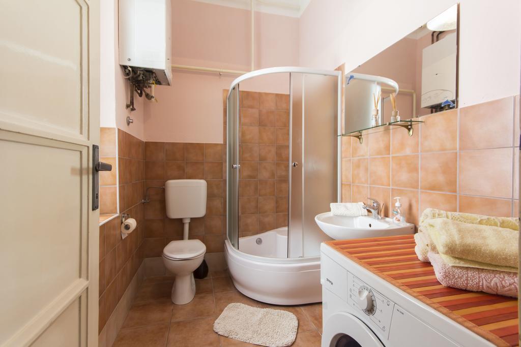 Spacious & Smart Center Apartma