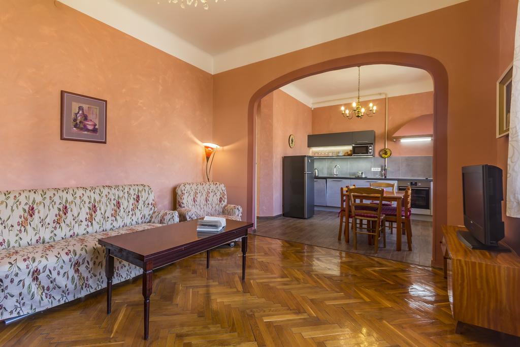Apartma Spacious & Smart Center